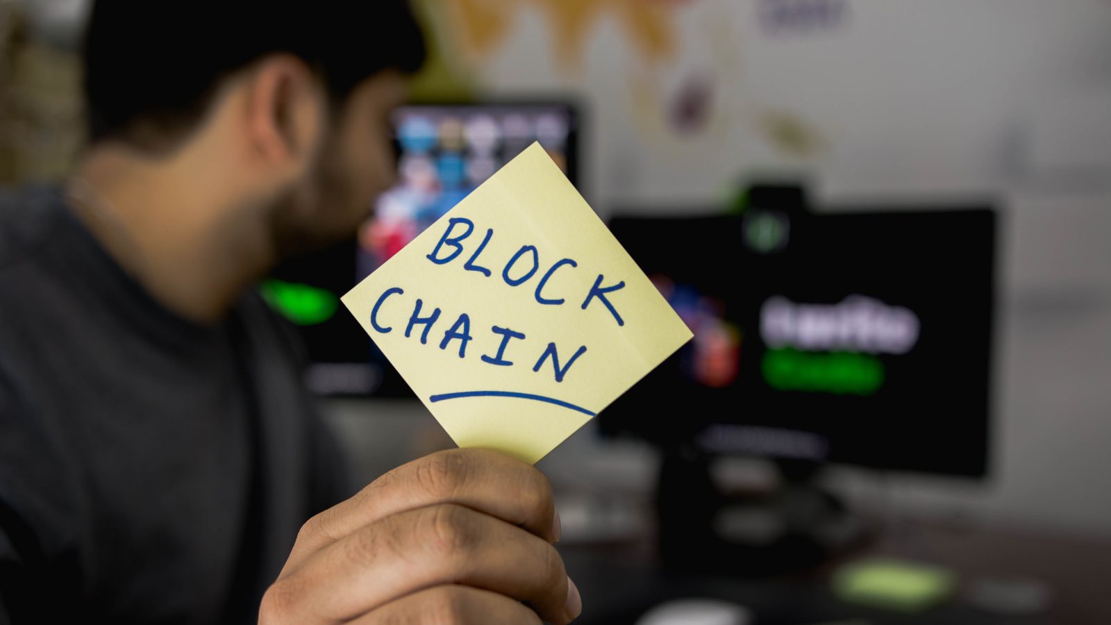 La tecnología utilizada en el blockchain (criptomonedas) ha influido a la Cadena de Suministros, modificando la forma del comercio masivo actualmente.